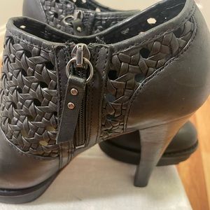 Uggs platform/high heels leather bootie’s